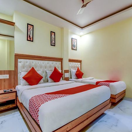 Hotel Sarthak Palace - By Pooja Hospitality ニューデリー エクステリア 写真