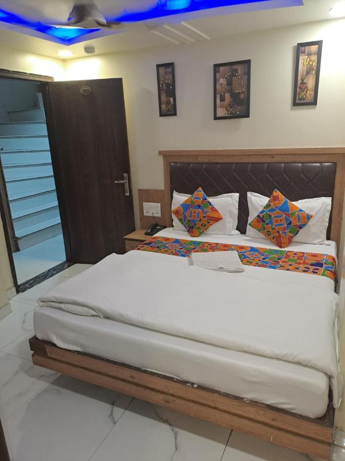 Hotel Sarthak Palace - By Pooja Hospitality ニューデリー エクステリア 写真