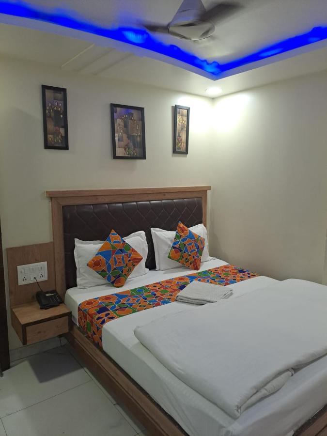 Hotel Sarthak Palace - By Pooja Hospitality ニューデリー エクステリア 写真