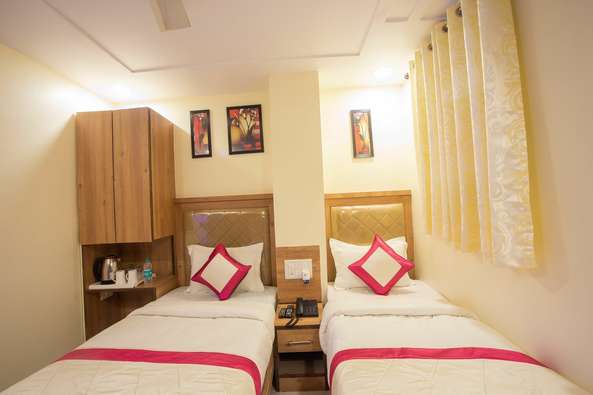 Hotel Sarthak Palace - By Pooja Hospitality ニューデリー エクステリア 写真