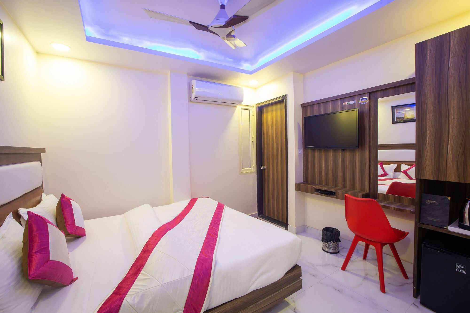 Hotel Sarthak Palace - By Pooja Hospitality ニューデリー エクステリア 写真