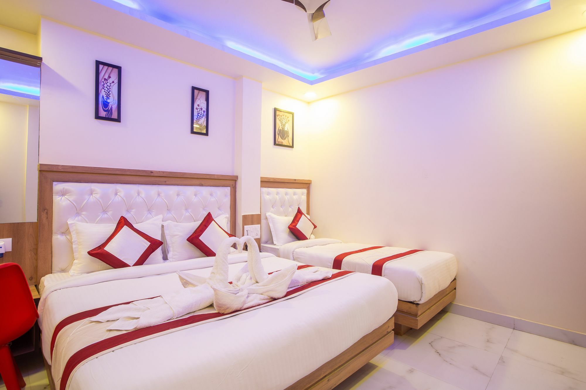 Hotel Sarthak Palace - By Pooja Hospitality ニューデリー エクステリア 写真