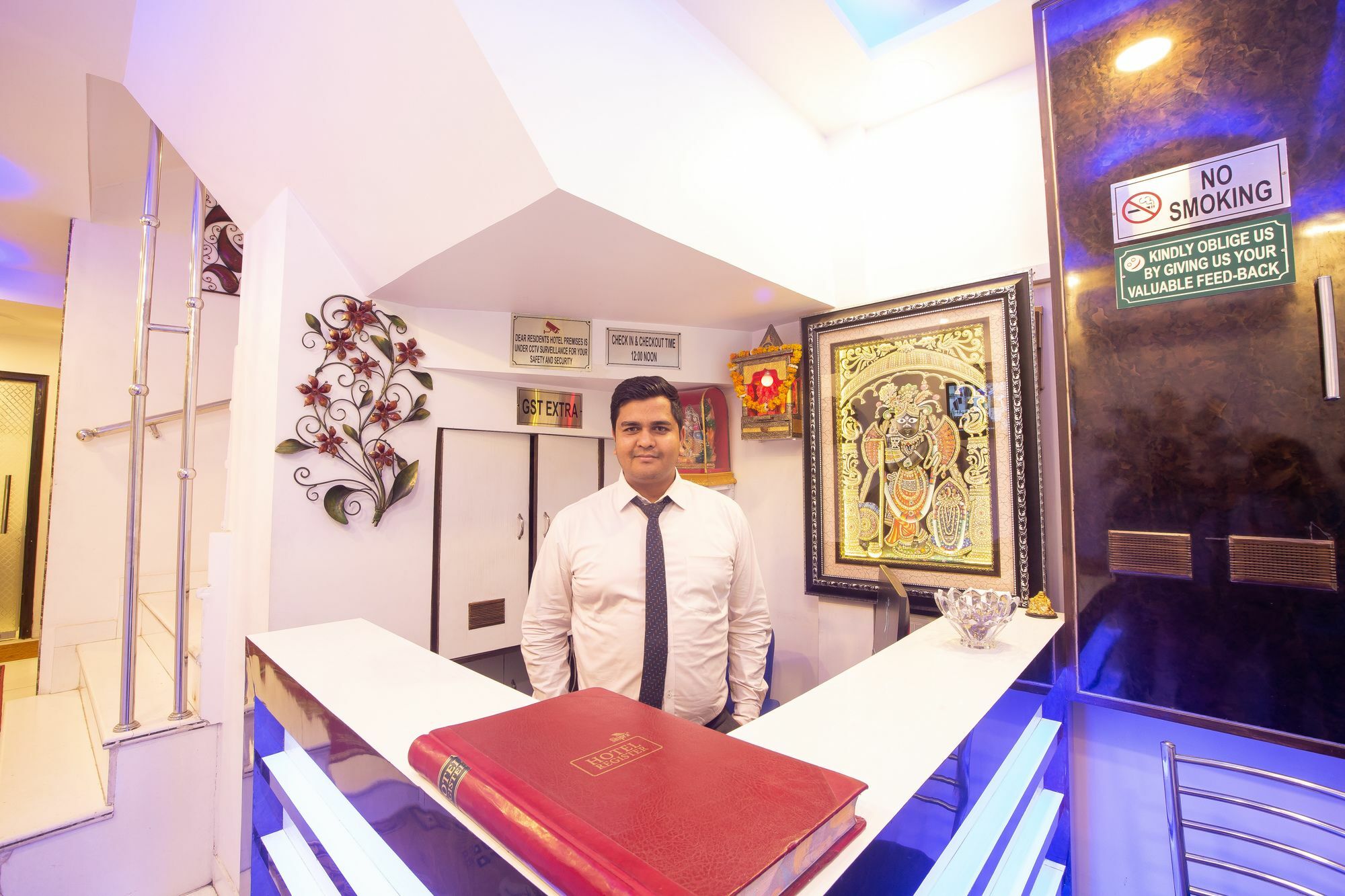 Hotel Sarthak Palace - By Pooja Hospitality ニューデリー エクステリア 写真