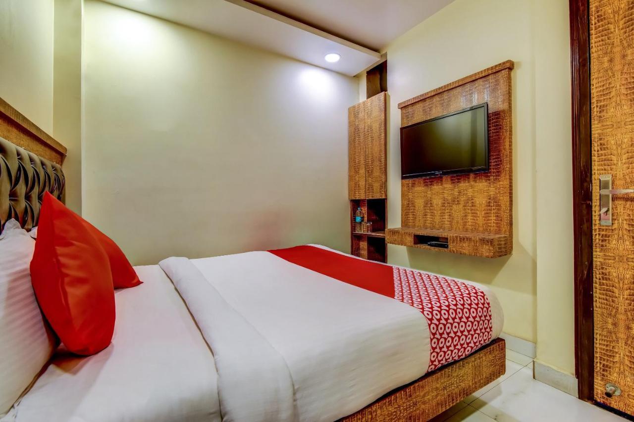 Hotel Sarthak Palace - By Pooja Hospitality ニューデリー エクステリア 写真
